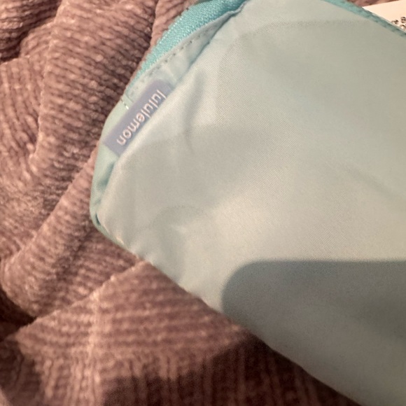 Lululemon Everywhere Belt Bag 1L | Icing Blue / Eton Blue - Picture 11 of 11